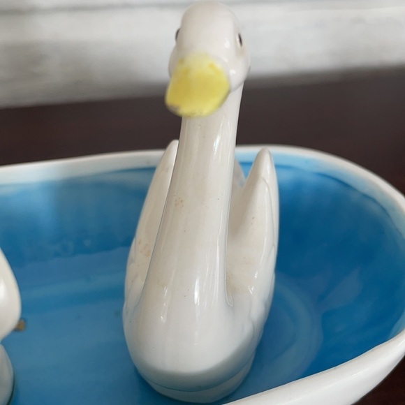 Vintage Trinket Dish With Two Swans - Picture 2 of 12